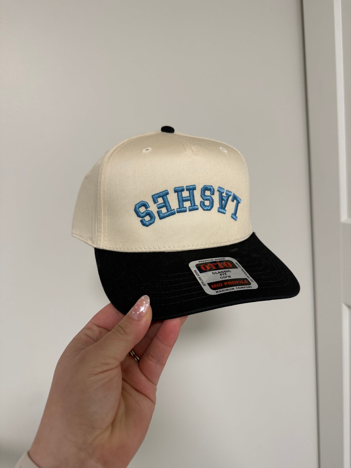Lashes SnapBack